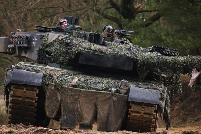 Скільки танків Україна отримає у першій хвилі постачань: дані МЗС