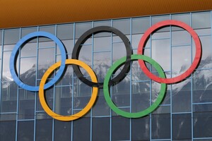 МОК не проти, щоб росіяни та білоруси виступали на Олімпіаді-2024 під нейтральним прапором