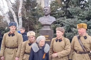До приїзду Путіна у Волгограді встановили пам’ятник Сталіну