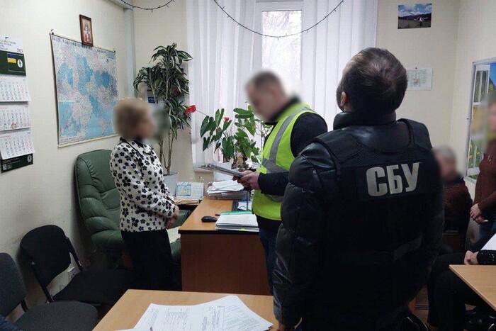 Посадовець Держлікслужби сприяв ввезенню фальсифікату в Україну на 32 млн грн