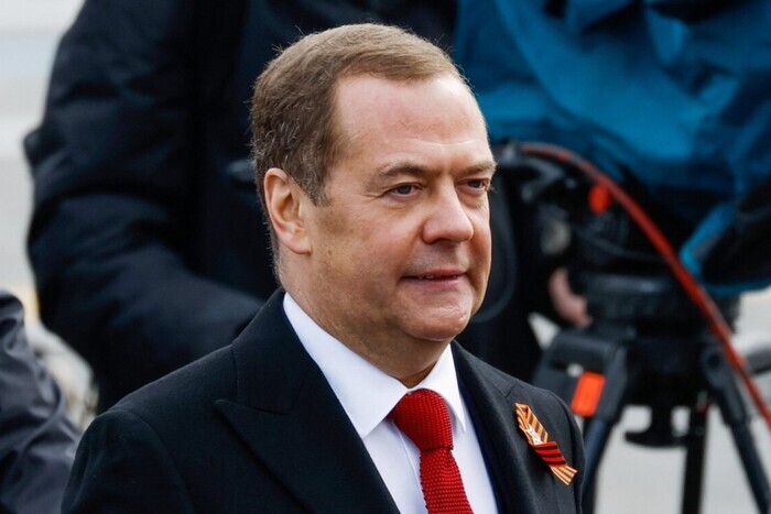 Медведев устроил истерику из-за возможных ударов по Крыму