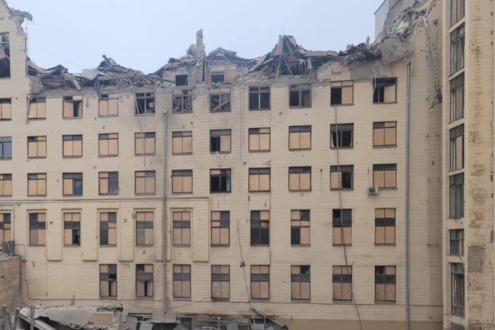Ракетний удар по Харкову: є поранений у зруйнованому виші