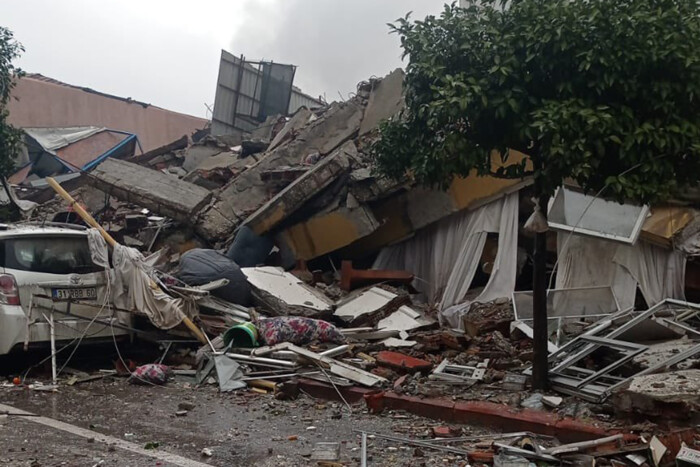 Будинки падають прямо на очах. Нові відео землетрусу в Туреччині