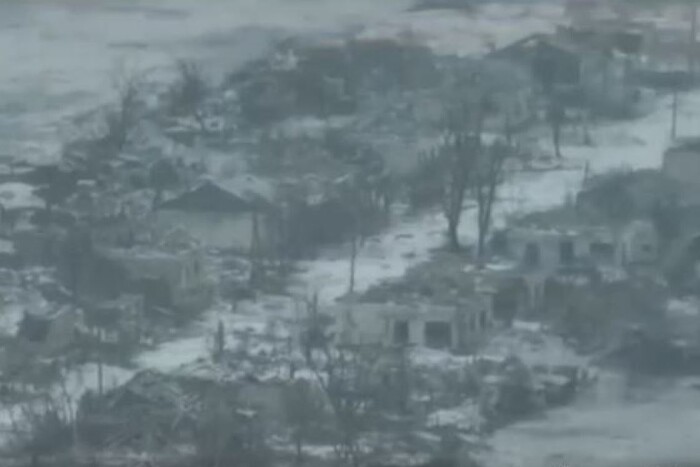 Снайпер застрелив останню жительку: росіяни повністю знищили селище на Донбасі (відео)  