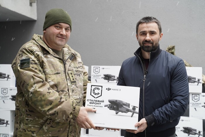 Українські прикордонники отримали 50 дронів DJI Mavic 3 від «Сталевого фронту»