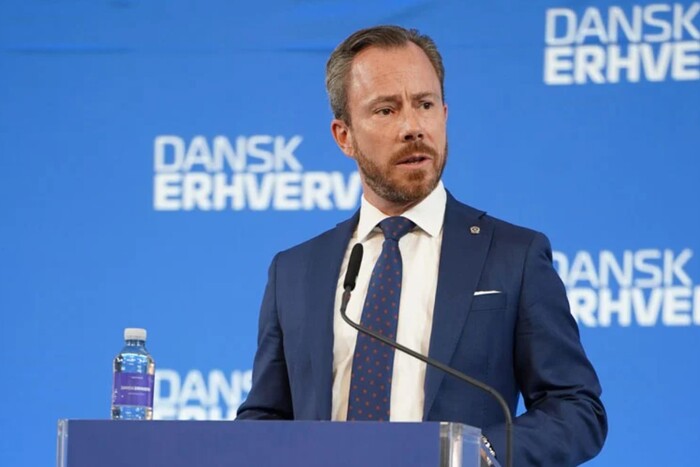 Міністр оборони Данії потрапив у лікарню після повернення з України