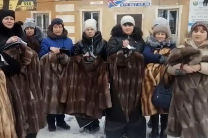 Проміняли чоловіків на шуби. Донецькі вдови радіють подарункам (відео)