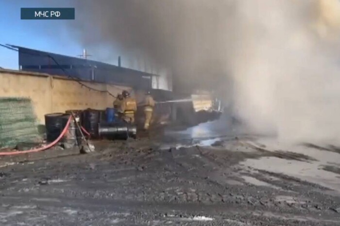 У Ростовській області горів завод із переробки нафтопродуктів (відео)