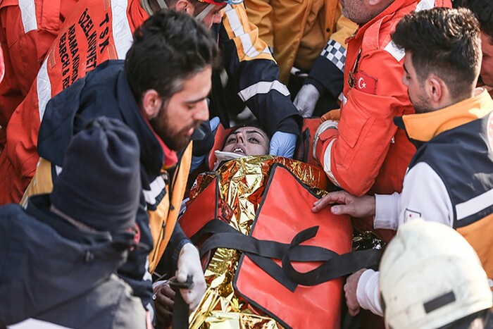 Понад 16 тис. загиблих: у Туреччині тривають пошуки жертв землетрусу
