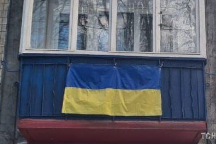 Мешканці столиці помітили балкон в кольорах російського прапору