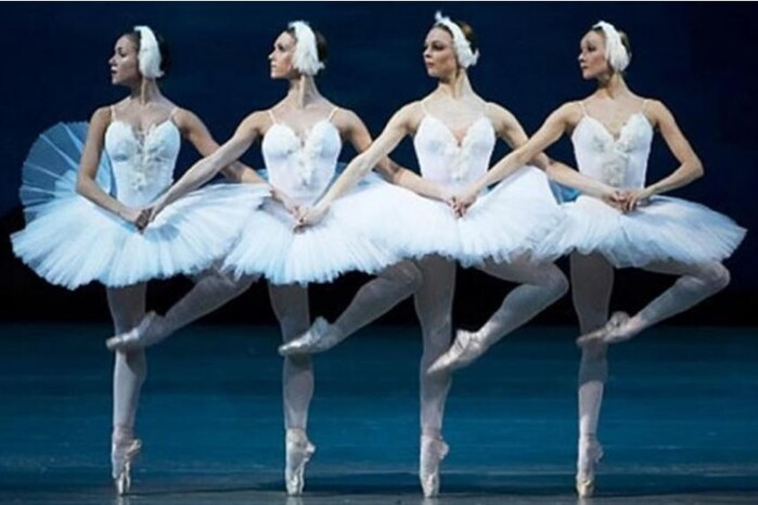 Кремль на річницю вторгнення покаже балет «Лебедине озеро»