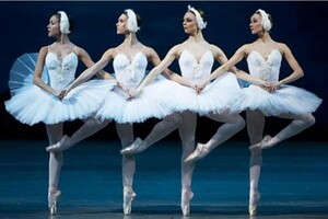 Кремль на річницю вторгнення покаже балет «Лебедине озеро»