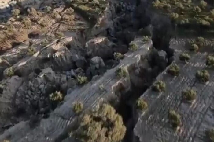 После землетрясения в Турции в земле образовались гигантские разломы (шокирующее видео)