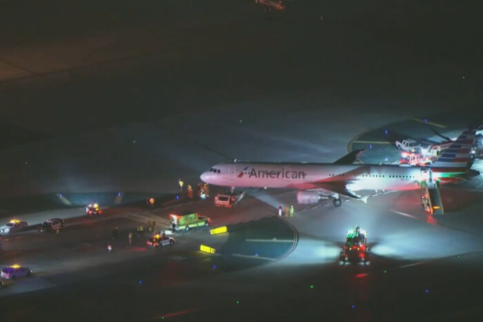В аеропорту Лос-Анджелеса літак зіткнувся з автобусом. Є постраждалі