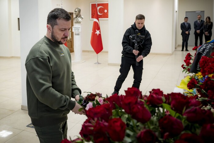Зеленський вшанував пам’ять жертв руйнівного землетрусу в Туреччині