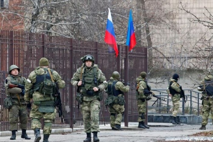 На Луганщині загарбники оголосили карантин у школах, аби розмістити там бойовиків