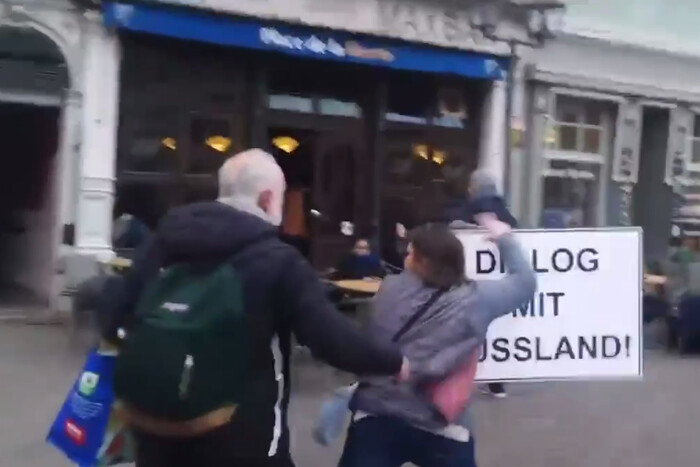 У Німеччині чоловік розігнав мітинг на підтримку Росії (відео)
