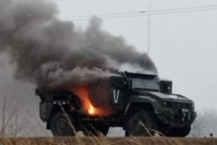 À Nova Kakhovka, des partisans ont fait exploser une voiture avec des soldats russes