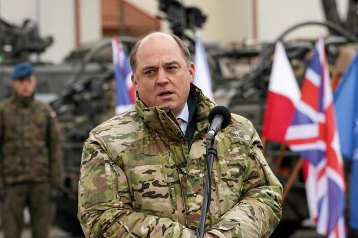 Британія назвала, яку зброю Україна може отримати замість винищувачів