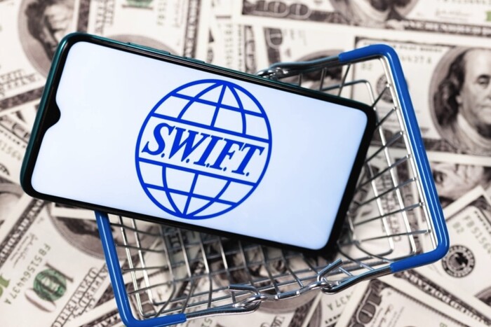 Десятий пакет санкцій ЄС. Від SWIFT можуть відключити чотири російські банки