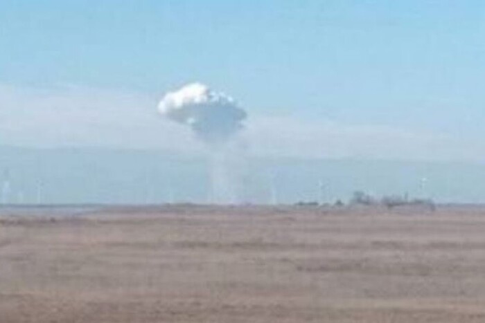 De fortes explosions ont retenti dans le nord de la Crimée (photo, )