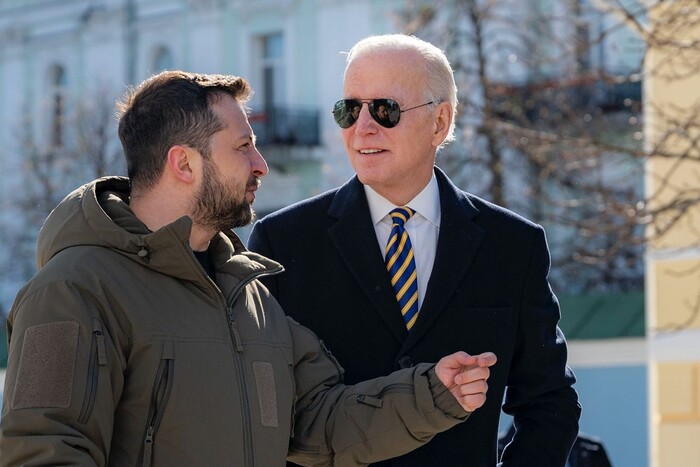 La rencontre entre Biden et Zelensky en photos lumineuses