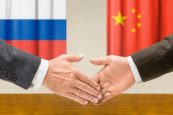 Китай перетне «червону лінію», якщо надасть зброю Росії – Боррель