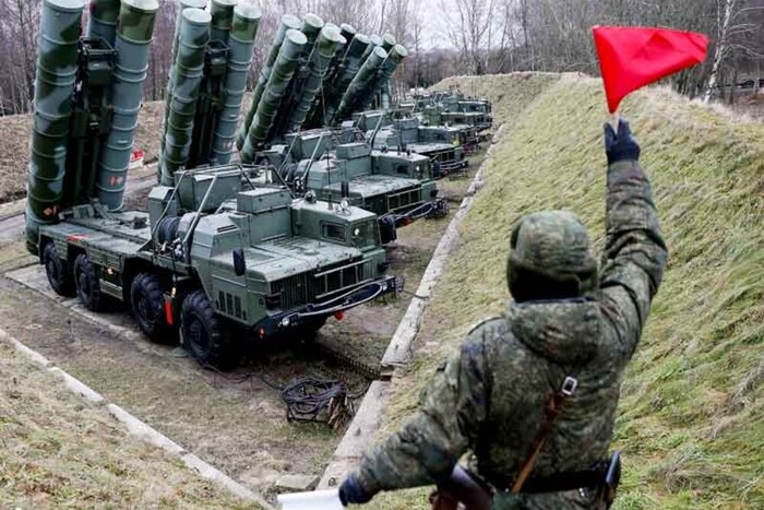 Avant le discours de Poutine, Loukachenko s'est engagé à vérifier les systèmes de défense aérienne et à collecter du matériel militaire