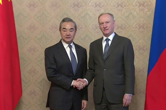 Патрушев зустрівся з головним дипломатом Китаю Ван Ї у Москві. Нові заяви