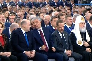 Під час промови Путіна заснуло 16 російських чиновників (фото)