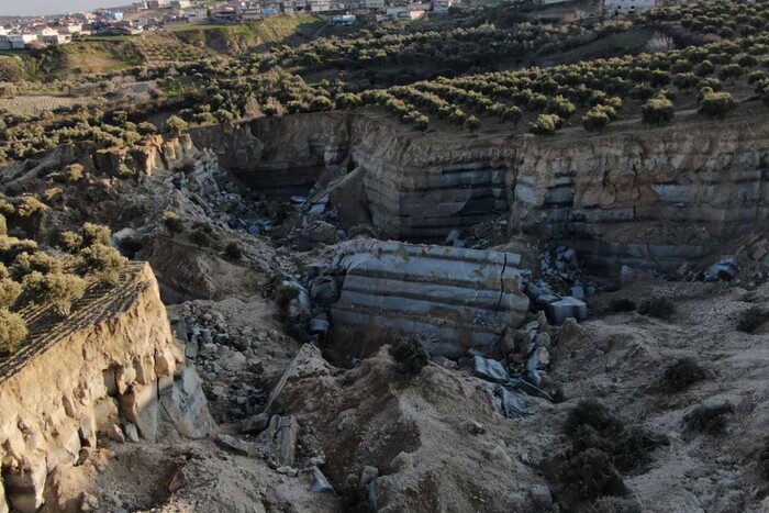 У Туреччині утворились гігантські розломи земної кори (відео)