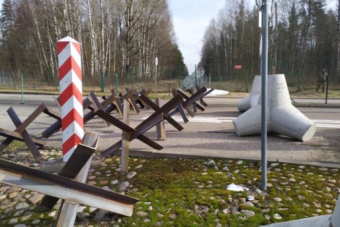 La Pologne a installé des hérissons antichars à la frontière avec la Fédération de Russie (photo)