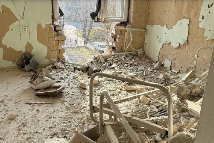Росіяни накрили вогнем лікарню у Херсоні: момент влучання потрапив на відео 