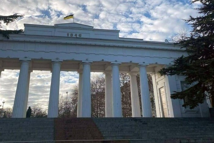У Севастополі замайорів український прапор (фото)