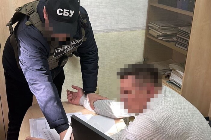 Начальника одеської митної лабораторії затримано за хабарі з імпортерів (фото)