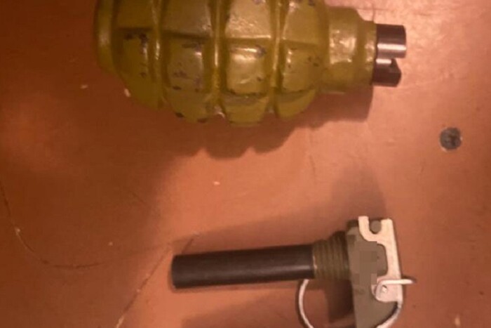 У пасажира київського метро знайшли гранату (фото)