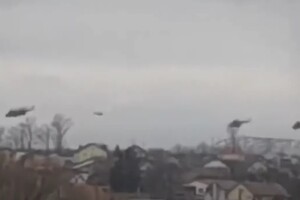Гелікоптери загарбників рухаються у напрямку аеропоту у Гостемлі