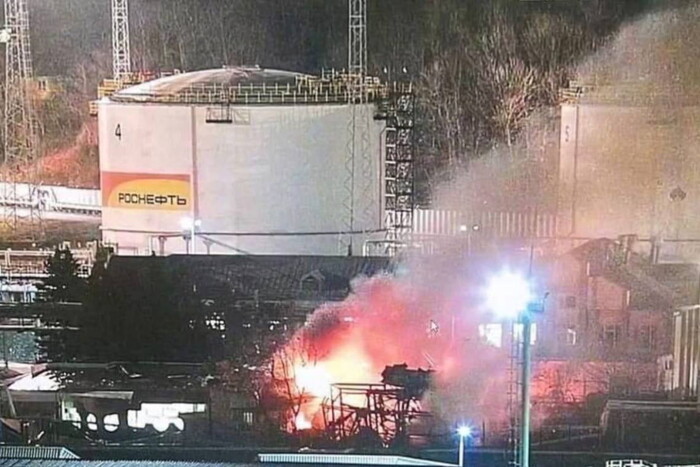 «Бавовна» у Краснодарському краї: момент вибуху на нафтобазі (відео)
