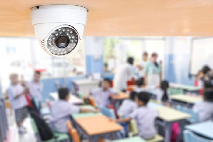 Нардепи пропонують запровадити відеофіксацію шкільних уроків: переваги та недоліки