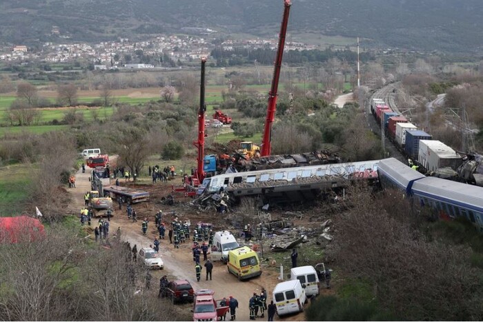 У Греції зросло число жертв після зіткнення поїздів: у країні оголошено триденну жалобу  