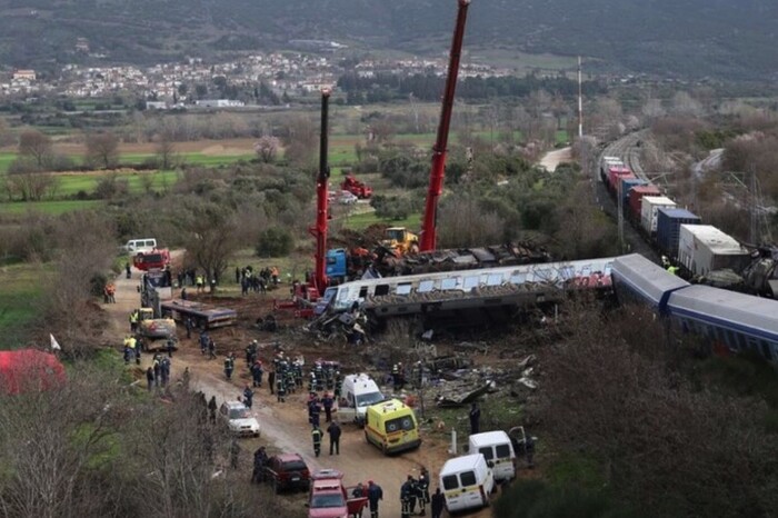 Зіткнення потягів у Греції: заарештовано начальника місцевої станції
