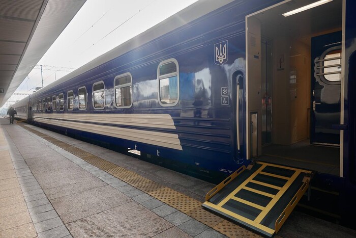 «Укрзалізниця» отримала нові вагони для перевезення пасажирів із інвалідністю (фото)