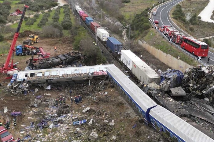 Аварія з потягами в Греції: кількість жертв зросла