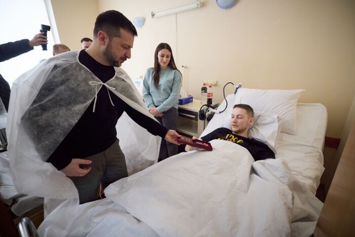 Зеленський відвідав у львівському госпіталі поранених військових (фото, відео) 