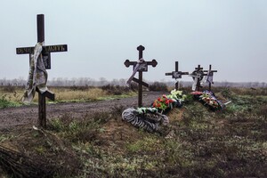 Могили людей, які, згідно з повідомленнями, були вбиті російськими військами у Херсоні