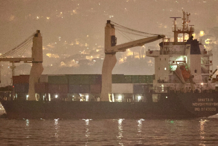 Підсанкційне судно РФ з військовим вантажем увійшло в Чорне море – ЗМІ