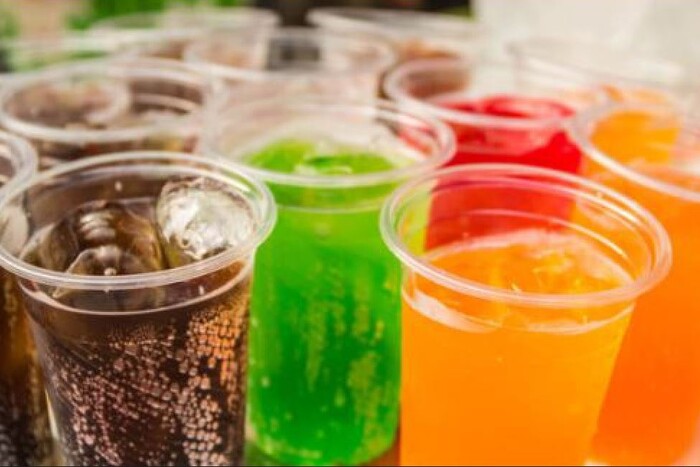 Депутати пропонують платити дорожче за солодкі напої: деталі законопроєкту