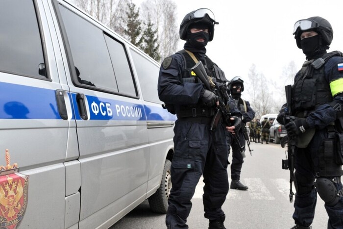 Окупанти арештували кримського татарина та його дружину, «шиють» підрив залізниці