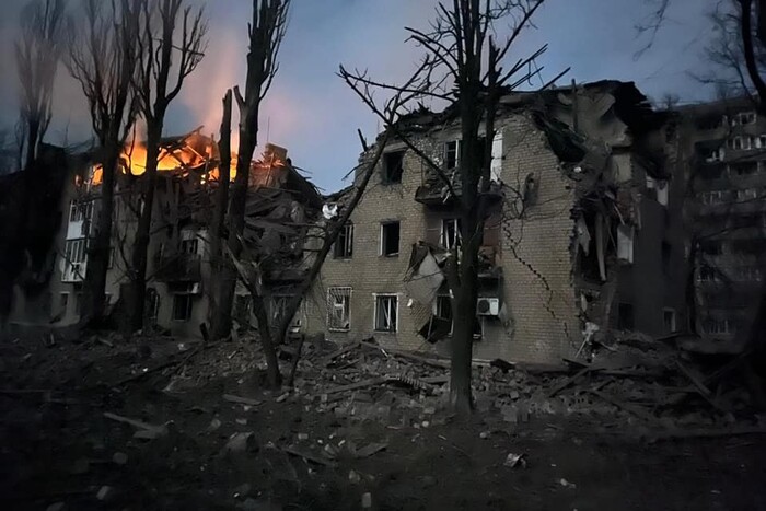 Окупанти обстріляли з «Торнадо» школу та житлові будинки у Костянтинівці (фото)