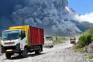 В Індонезії почалося виверження вулкана Мерапі (відео)